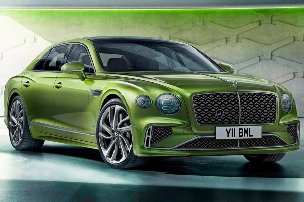 Bentley Flying Spur 2025 сохранил прежний кузов, но получил новую силовую установку